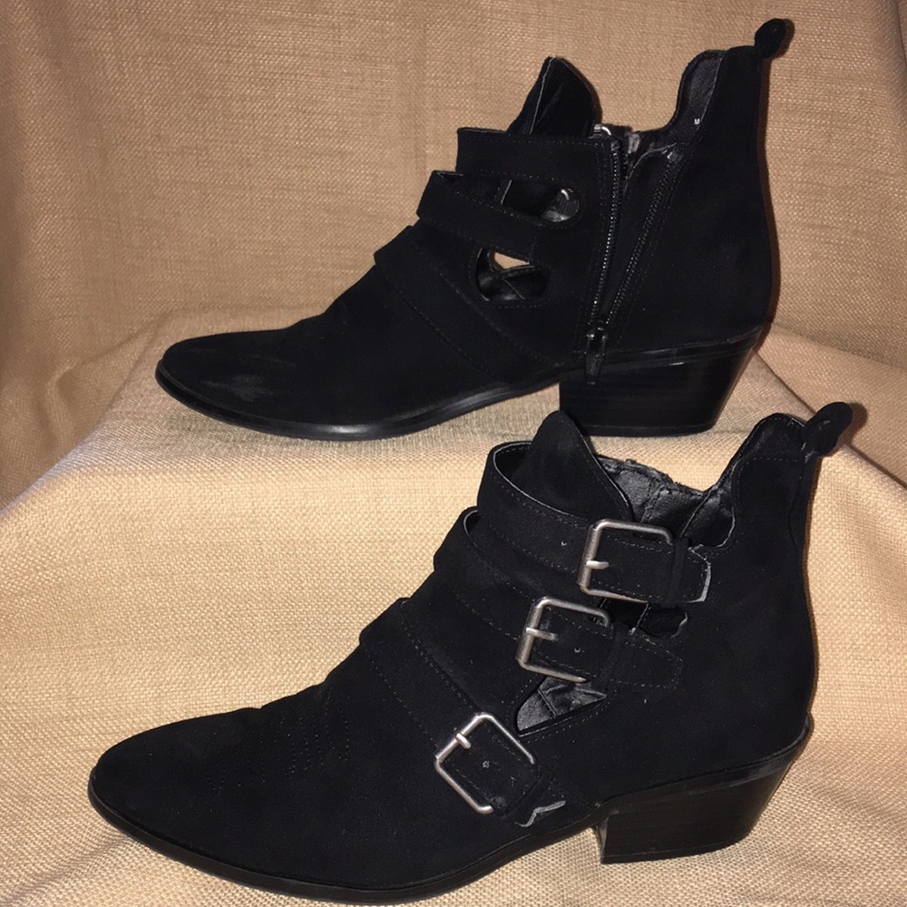 Universal Thread Goods Black 2β Heel Point Toe Tri-Buckle Inner Zip Close 8